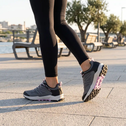 Paredes Dumia γκρι sneakers σε βηματισμό αστικού περιπάτου με αντικραδασμική σόλα EVA και αντιολισθητικό πέλμα